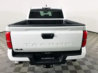 Toyota Tacoma 2026 4x4 TRD Off-Road 4 puertas Doble Cabina 5.0 pies SB 8A