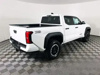 Toyota Tacoma 2026 4x4 TRD Off-Road 4 puertas Doble Cabina 5.0 pies SB 8A