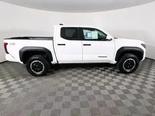 Toyota Tacoma 2026 4x4 TRD Off-Road 4 puertas Doble Cabina 5.0 pies SB 8A