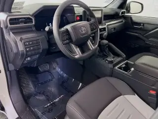 Toyota Tacoma 2026 4x4 TRD Off-Road 4 puertas Doble Cabina 5.0 pies SB 8A