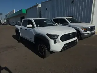 Toyota Tacoma 2024 4x4 TRD Off-Road 4 puertas Double Cab 6.1 pies LB
