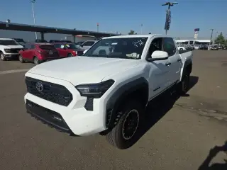 Toyota Tacoma 2024 4x4 TRD Off-Road 4 puertas Double Cab 6.1 pies LB