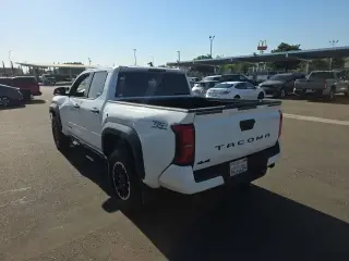 Toyota Tacoma 2024 4x4 TRD Off-Road 4 puertas Double Cab 6.1 pies LB