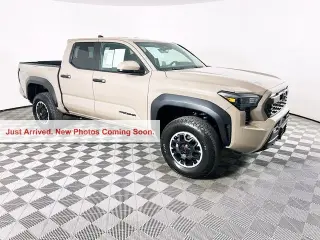 Toyota Tacoma 2026 4x4 TRD Off-Road 4 puertas Cabina Doble 5.0 ft SB 8A