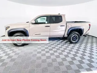 Toyota Tacoma 2026 4x4 TRD Off-Road 4 puertas Cabina Doble 5.0 ft SB 8A