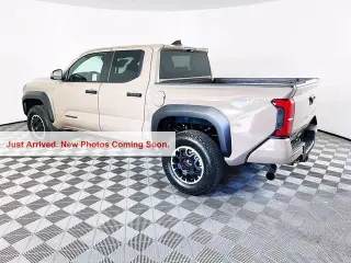 Toyota Tacoma 2026 4x4 TRD Off-Road 4 puertas Cabina Doble 5.0 ft SB 8A