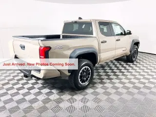 Toyota Tacoma 2026 4x4 TRD Off-Road 4 puertas Cabina Doble 5.0 ft SB 8A