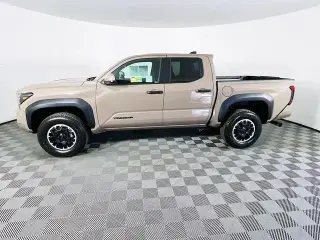 Toyota Tacoma 2026 4x4 TRD Off-Road 4 puertas Cabina Doble 5.0 pies SB 8A