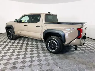 Toyota Tacoma 2026 4x4 TRD Off-Road 4 puertas Cabina Doble 5.0 pies SB 8A