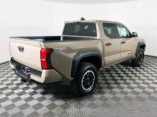 Toyota Tacoma 2026 4x4 TRD Off-Road 4 puertas Cabina Doble 5.0 pies SB 8A