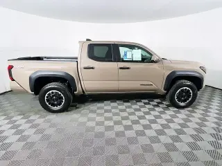Toyota Tacoma 2026 4x4 TRD Off-Road 4 puertas Cabina Doble 5.0 pies SB 8A