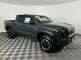 Toyota Tacoma 2024 4x4 SR5 Cabina Doble 4 puertas 6.1 ft LB