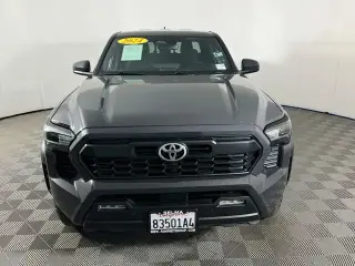 Toyota Tacoma 2024 4x4 SR5 Cabina Doble 4 puertas 6.1 ft LB