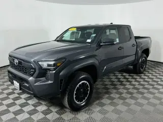 Toyota Tacoma 2024 4x4 SR5 Cabina Doble 4 puertas 6.1 ft LB