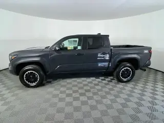 Toyota Tacoma 2024 4x4 SR5 Cabina Doble 4 puertas 6.1 ft LB