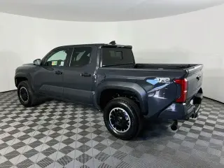 Toyota Tacoma 2024 4x4 SR5 Cabina Doble 4 puertas 6.1 ft LB