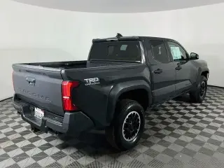 Toyota Tacoma 2024 4x4 SR5 Cabina Doble 4 puertas 6.1 ft LB