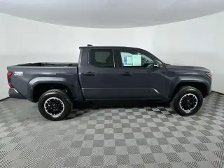 Toyota Tacoma 2024 4x4 SR5 Cabina Doble 4 puertas 6.1 ft LB