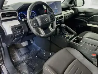 Toyota Tacoma 2024 4x4 SR5 Cabina Doble 4 puertas 6.1 ft LB