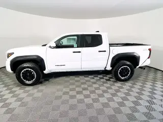 Toyota Tacoma 2024 4x4 TRD Off-Road 4 puertas Double Cab 5.0 pies SB 8A