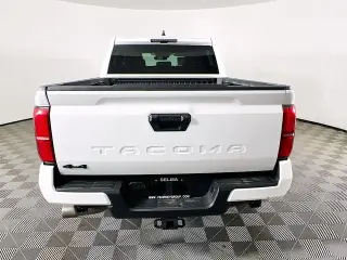 Toyota Tacoma 2024 4x4 TRD Off-Road 4 puertas Double Cab 5.0 pies SB 8A