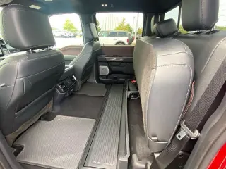 Ford F-150 2023 4x4 Lariat 4 puertas SuperCrew 5.5 pies. SB