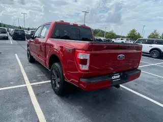 Ford F-150 2023 4x4 Lariat 4 puertas SuperCrew 5.5 pies. SB
