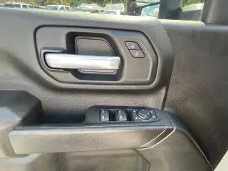 Chevrolet Silverado 2500HD 2024 4x4 Custom 4 puertas Cabina Crew SB