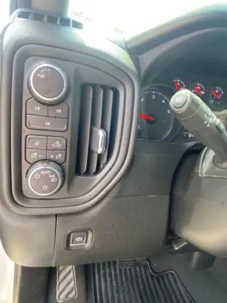 Chevrolet Silverado 2500HD 2024 4x4 Custom 4 puertas Cabina Crew SB