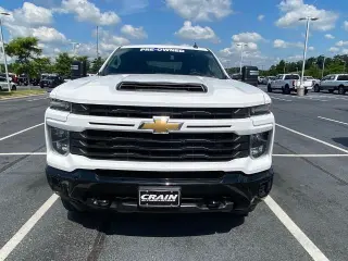 Chevrolet Silverado 2500HD 2024 4x4 Custom 4 puertas Cabina Crew SB