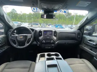 Chevrolet Silverado 2500HD 2024 4x4 Custom 4 puertas Cabina Crew SB