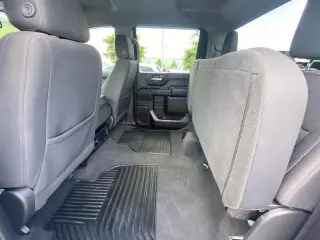Chevrolet Silverado 2500HD 2024 4x4 Custom 4 puertas Cabina Crew SB