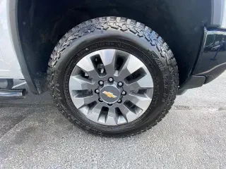 Chevrolet Silverado 2500HD 2024 4x4 Custom 4 puertas Cabina Crew SB