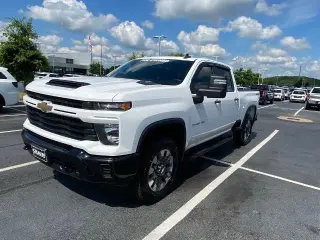 Chevrolet Silverado 2500HD 2024 4x4 Custom 4 puertas Cabina Crew SB