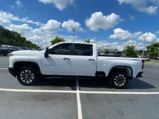 Chevrolet Silverado 2500HD 2024 4x4 Custom 4 puertas Cabina Crew SB