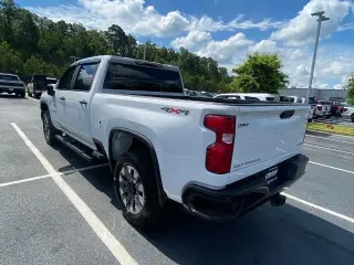 Chevrolet Silverado 2500HD 2024 4x4 Custom 4 puertas Cabina Crew SB