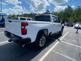 Chevrolet Silverado 2500HD 2024 4x4 Custom 4 puertas Cabina Crew SB