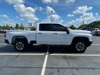 Chevrolet Silverado 2500HD 2024 4x4 Custom 4 puertas Cabina Crew SB