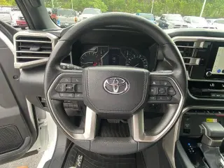 Toyota Tundra 2025 4x4 SR5 4 puertas CrewMax Cab Pickup SB