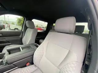 Toyota Tundra 2025 4x4 SR5 4 puertas CrewMax Cab Pickup SB