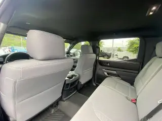 Toyota Tundra 2025 4x4 SR5 4 puertas CrewMax Cab Pickup SB