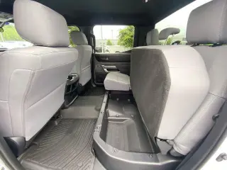 Toyota Tundra 2025 4x4 SR5 4 puertas CrewMax Cab Pickup SB