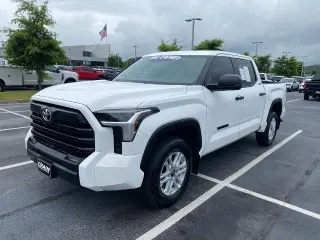 Toyota Tundra 2025 4x4 SR5 4 puertas CrewMax Cab Pickup SB