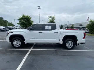 Toyota Tundra 2025 4x4 SR5 4 puertas CrewMax Cab Pickup SB