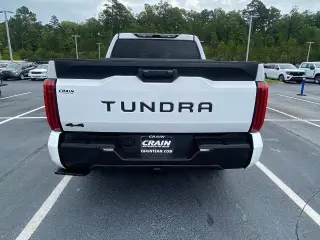 Toyota Tundra 2025 4x4 SR5 4 puertas CrewMax Cab Pickup SB