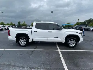 Toyota Tundra 2025 4x4 SR5 4 puertas CrewMax Cab Pickup SB