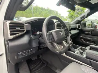 Toyota Tundra 2025 4x4 SR5 4 puertas CrewMax Cab Pickup SB