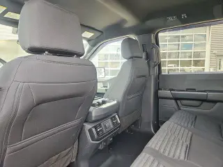 Ford F-150 2023 4x4 XL 4 puertas SuperCrew 5.5 pies. SB
