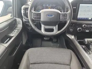 Ford F-150 2023 4x4 XLT 4 puertas SuperCrew 5.5 pies. Caja corta