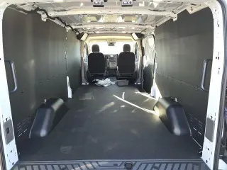Ford Transit 2024 350 3 puertas SWB Techo Bajo Furgón de Carga